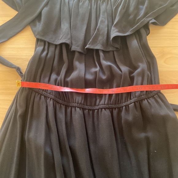 Black midi dress, worn but I. Good condition! Two easy to wear it, elastic waist - Picture 4 of 6